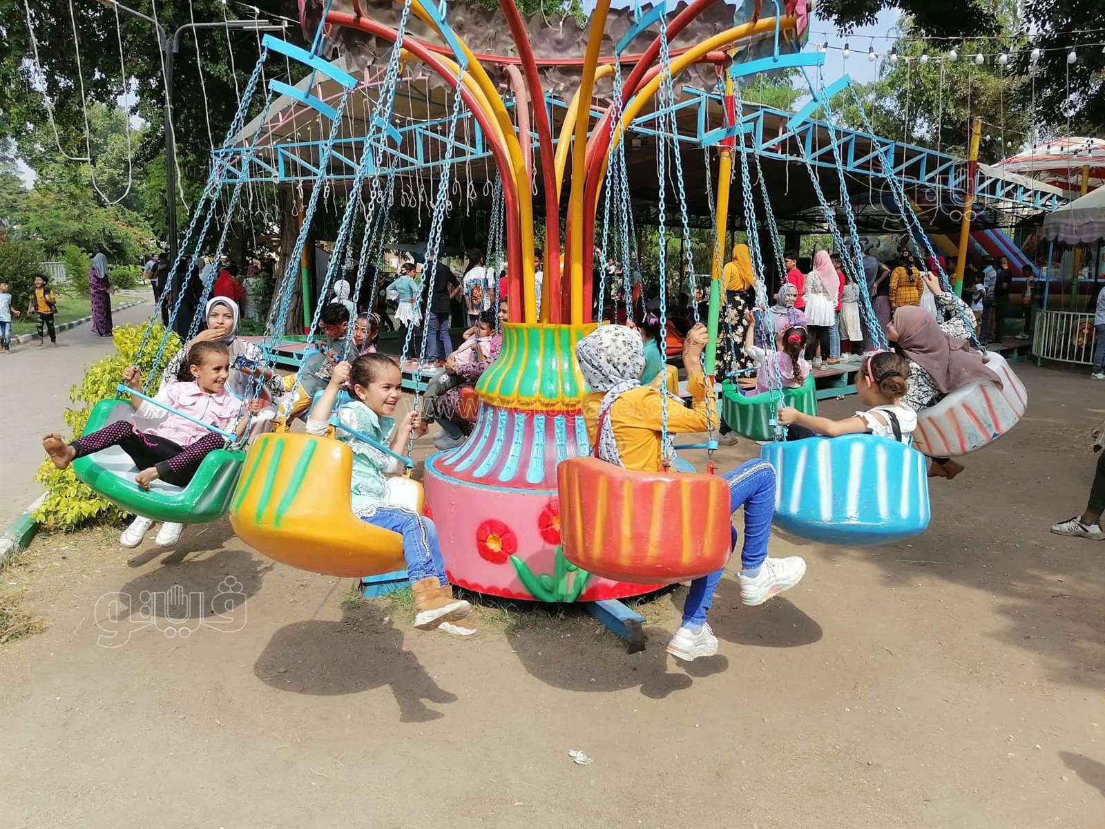 قعدة النيل والملاهي.. أبرز مظاهر احتفال زوار القناطر الخيرية بثالث أيام العيد (25)