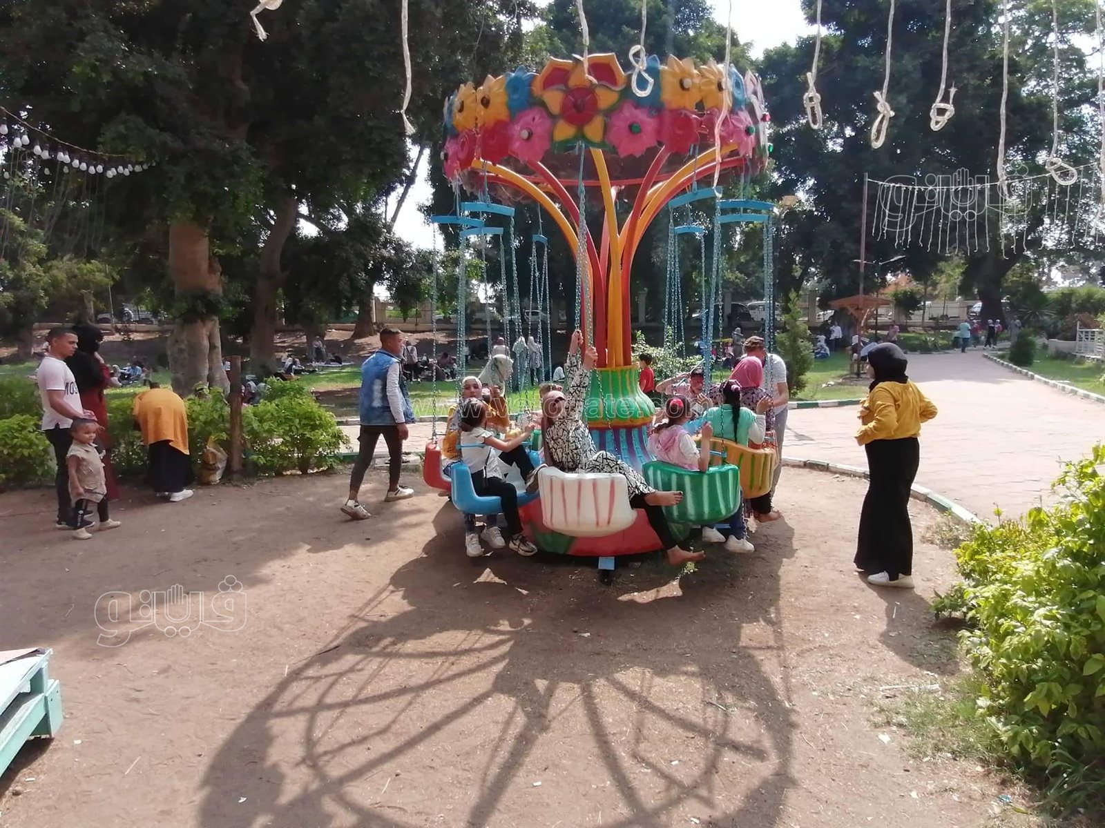قعدة النيل والملاهي.. أبرز مظاهر احتفال زوار القناطر الخيرية بثالث أيام العيد (26)