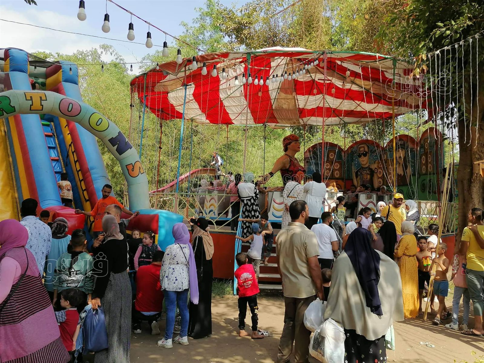 قعدة النيل والملاهي.. أبرز مظاهر احتفال زوار القناطر الخيرية بثالث أيام العيد (27)