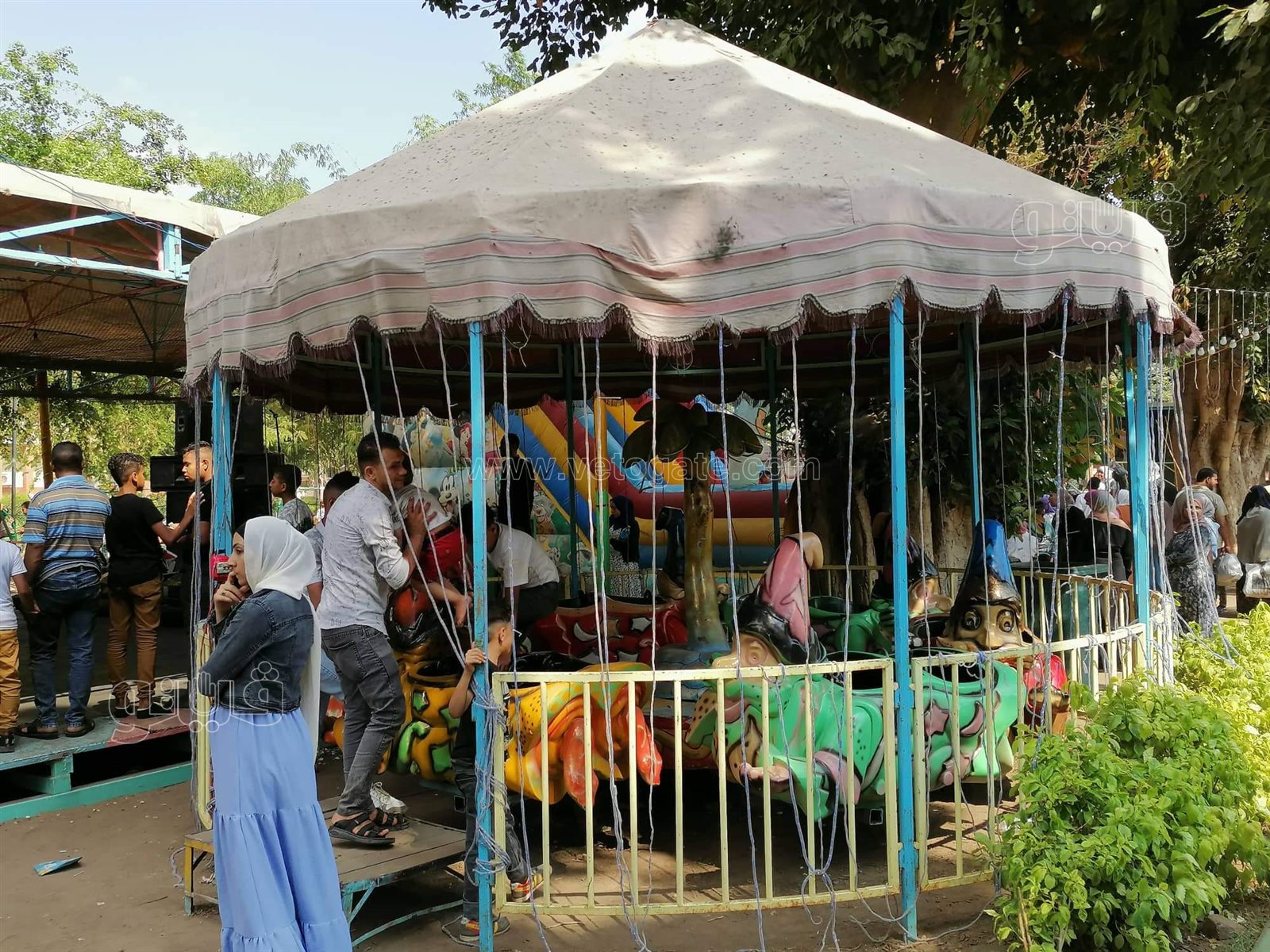 قعدة النيل والملاهي.. أبرز مظاهر احتفال زوار القناطر الخيرية بثالث أيام العيد (28)