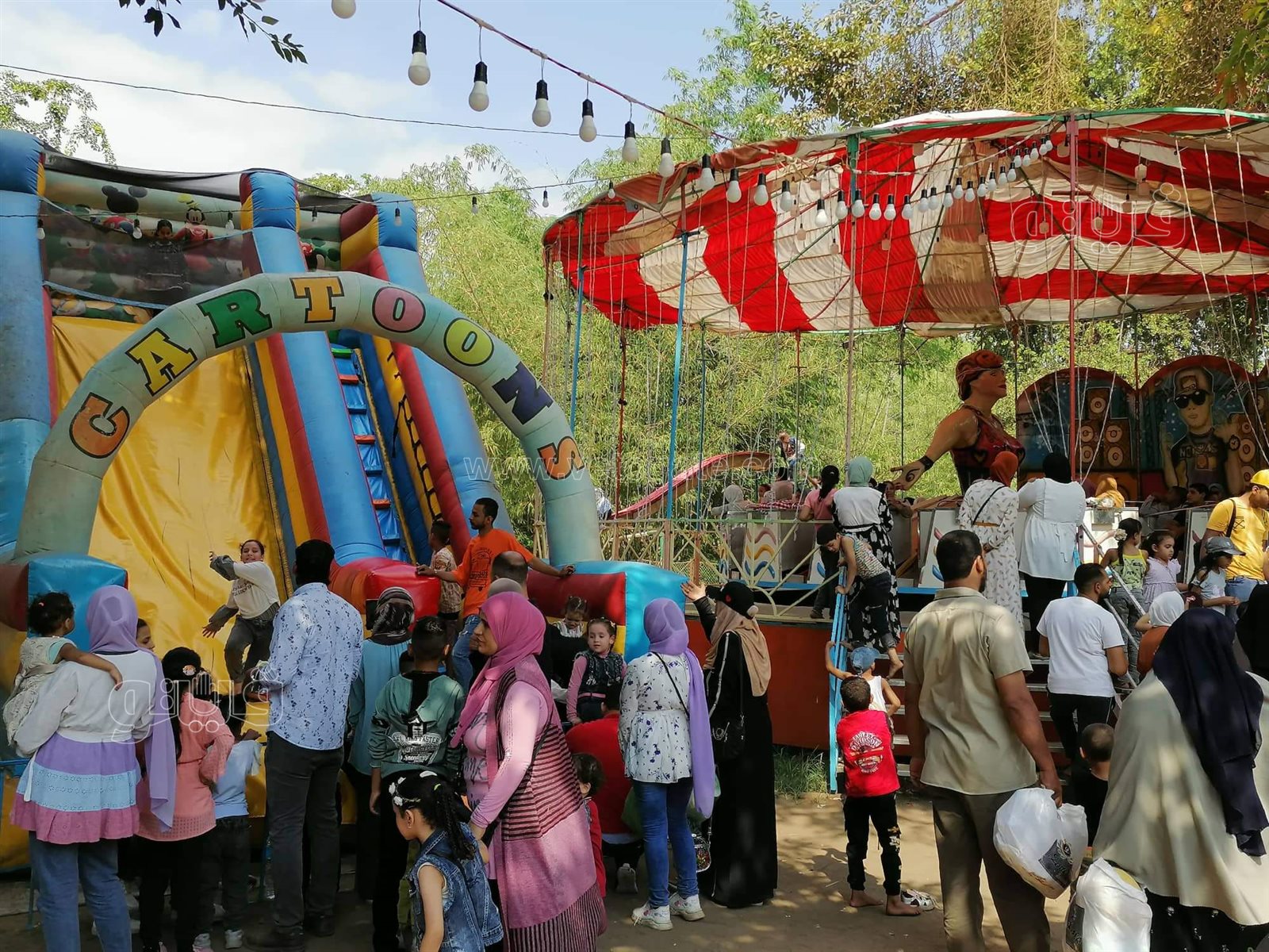 قعدة النيل والملاهي.. أبرز مظاهر احتفال زوار القناطر الخيرية بثالث أيام العيد (32)