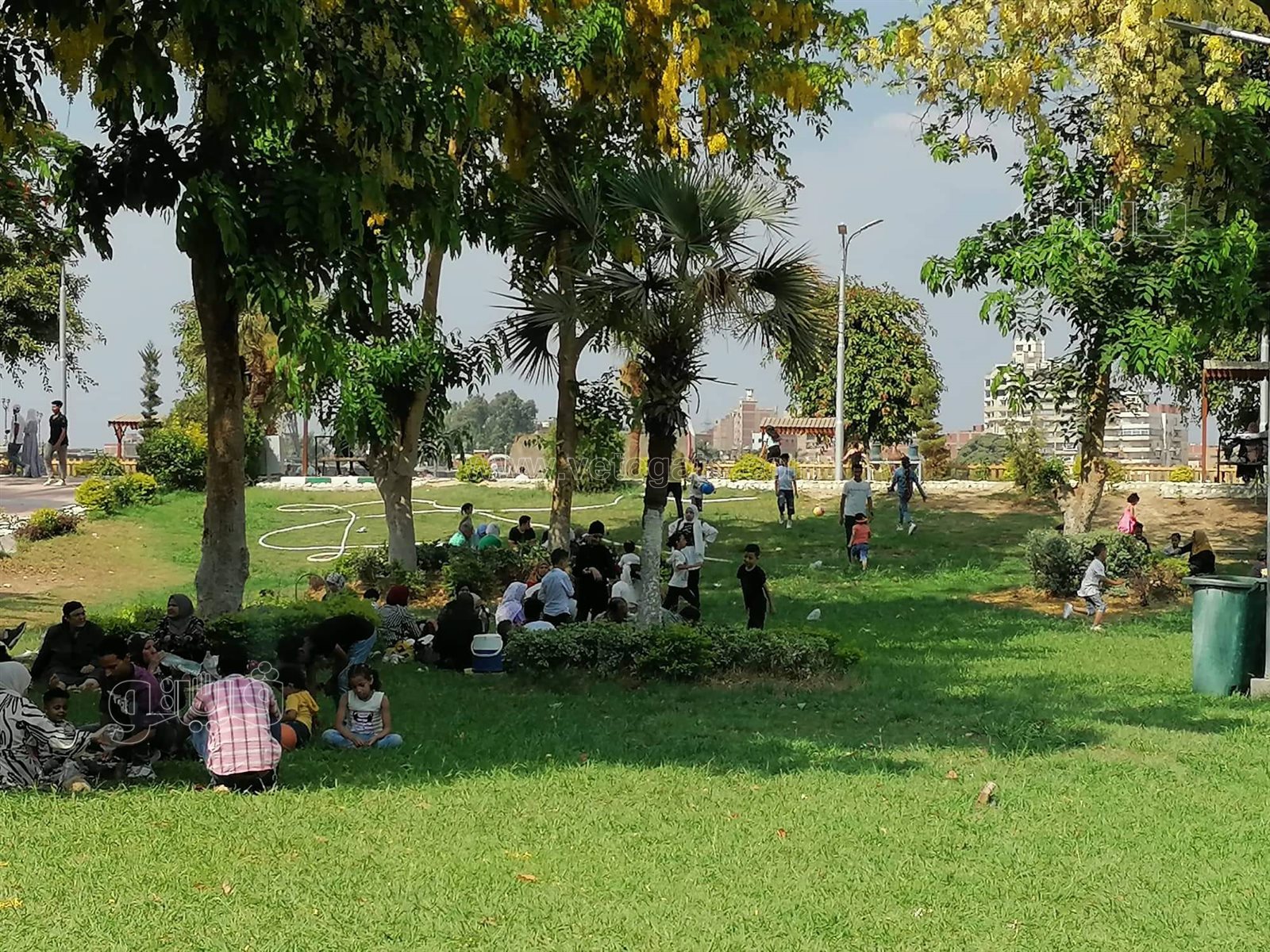 قعدة النيل والملاهي.. أبرز مظاهر احتفال زوار القناطر الخيرية بثالث أيام العيد (43)