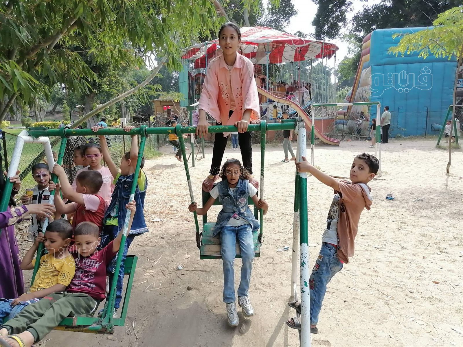 قعدة النيل والملاهي.. أبرز مظاهر احتفال زوار القناطر الخيرية بثالث أيام العيد (46)