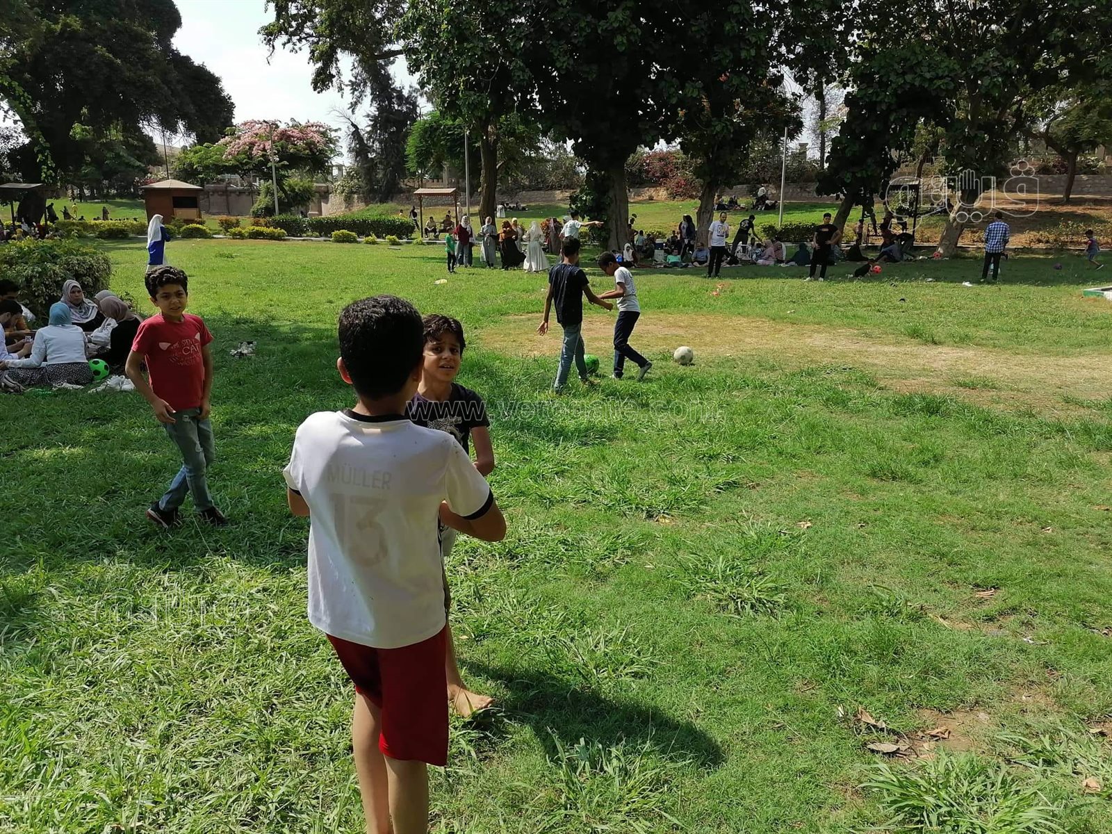 قعدة النيل والملاهي.. أبرز مظاهر احتفال زوار القناطر الخيرية بثالث أيام العيد (49)