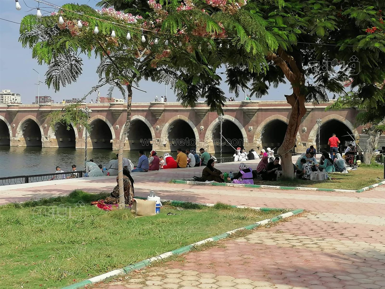 قعدة النيل والملاهي.. أبرز مظاهر احتفال زوار القناطر الخيرية بثالث أيام العيد (56)