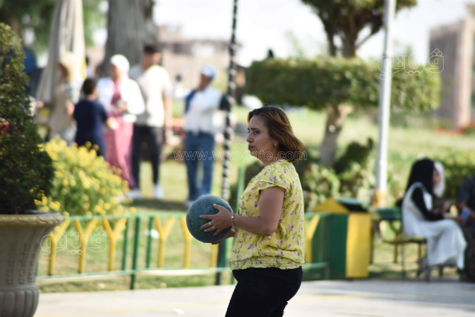 الكرة تجمع الكبار والصغار في الحديقة الدولية بثالث أيام العيد (7)