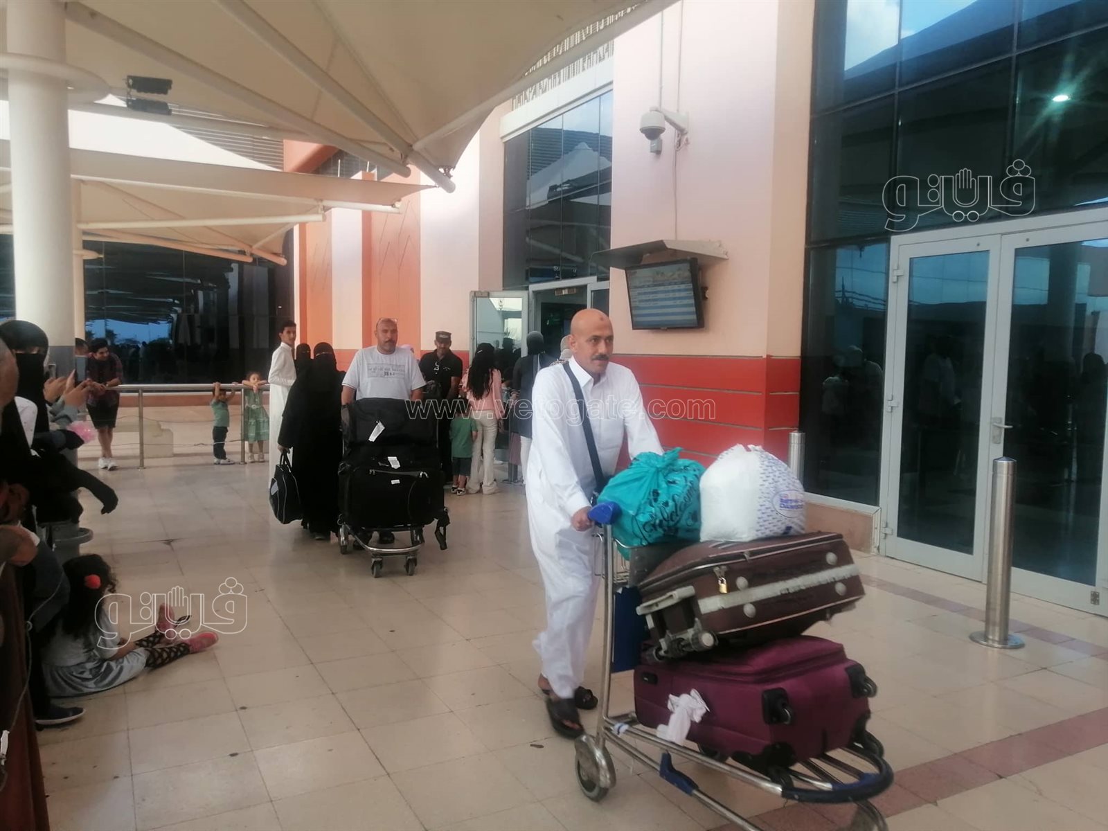 مطار القاهرة يستقبل أولى رحلات عودة حجاج بيت الله الحرام (1)