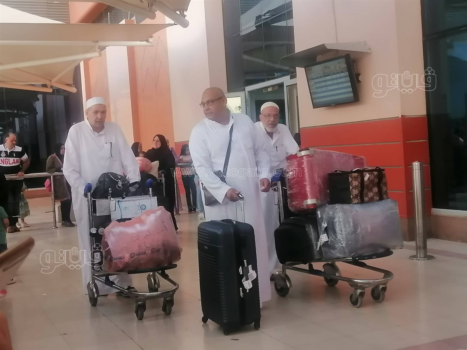 مطار القاهرة يستقبل أولى رحلات عودة حجاج بيت الله الحرام (2)