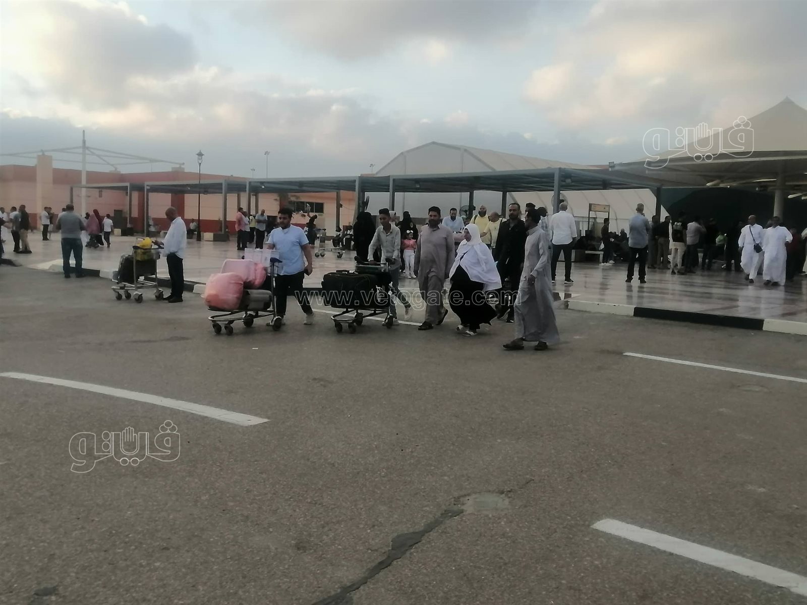 مطار القاهرة يستقبل أولى رحلات عودة حجاج بيت الله الحرام (8)