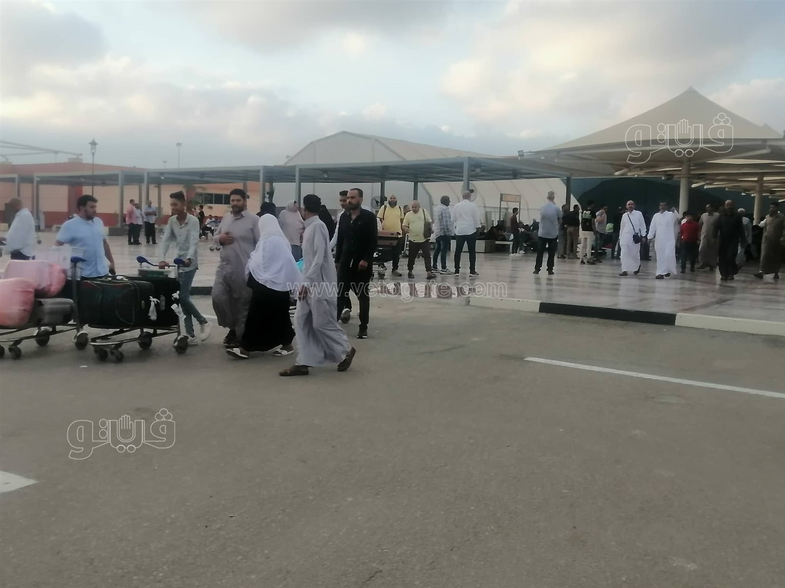 مطار القاهرة يستقبل أولى رحلات عودة حجاج بيت الله الحرام (12)