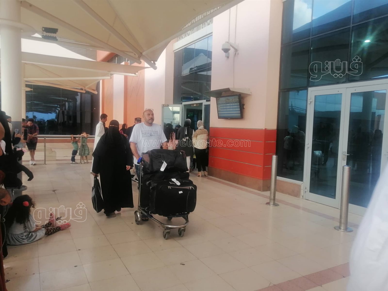 مطار القاهرة يستقبل أولى رحلات عودة حجاج بيت الله الحرام (13)