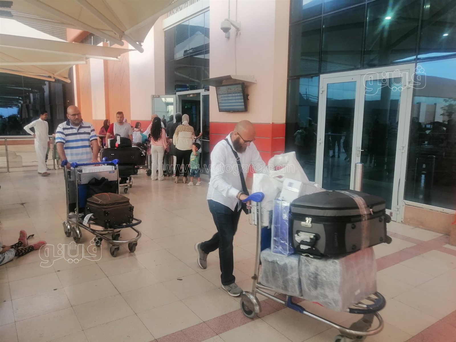 مطار القاهرة يستقبل أولى رحلات عودة حجاج بيت الله الحرام (18)