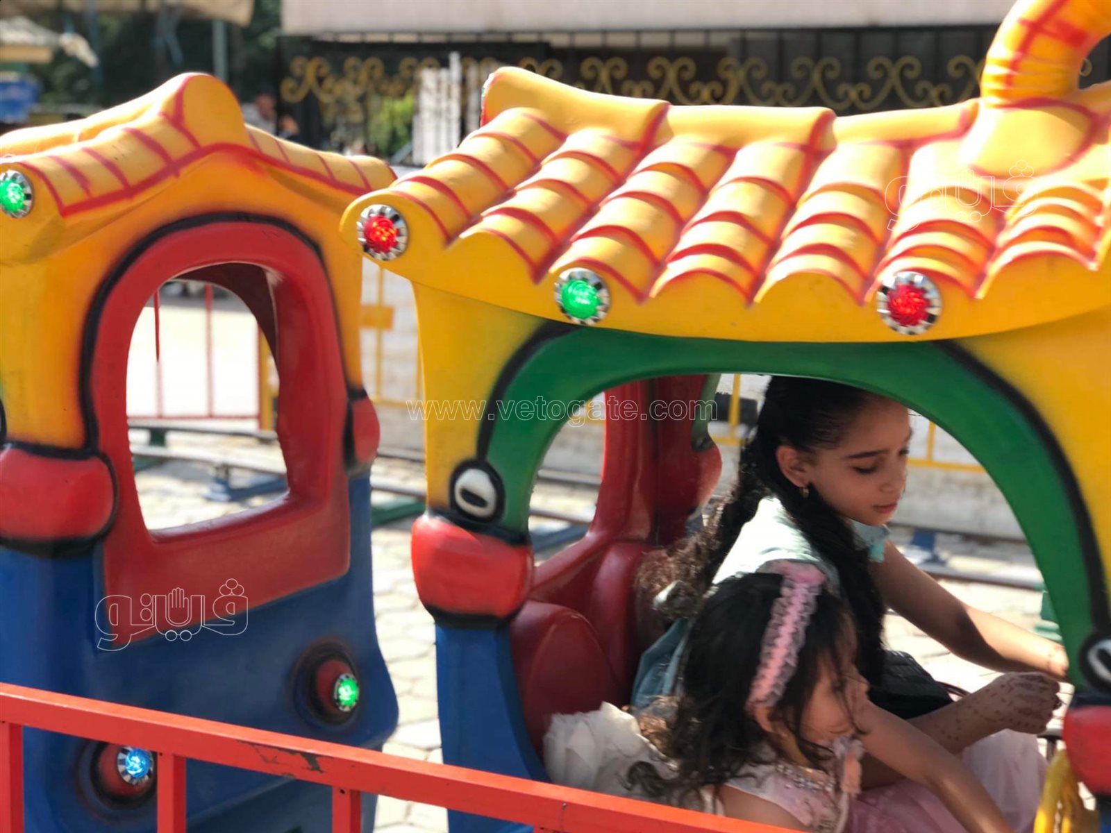 رسم التاتو وأقنعة الحيوانات والملاهي أبرز مظاهر الفرحة في الحديقة اليابانية (3)