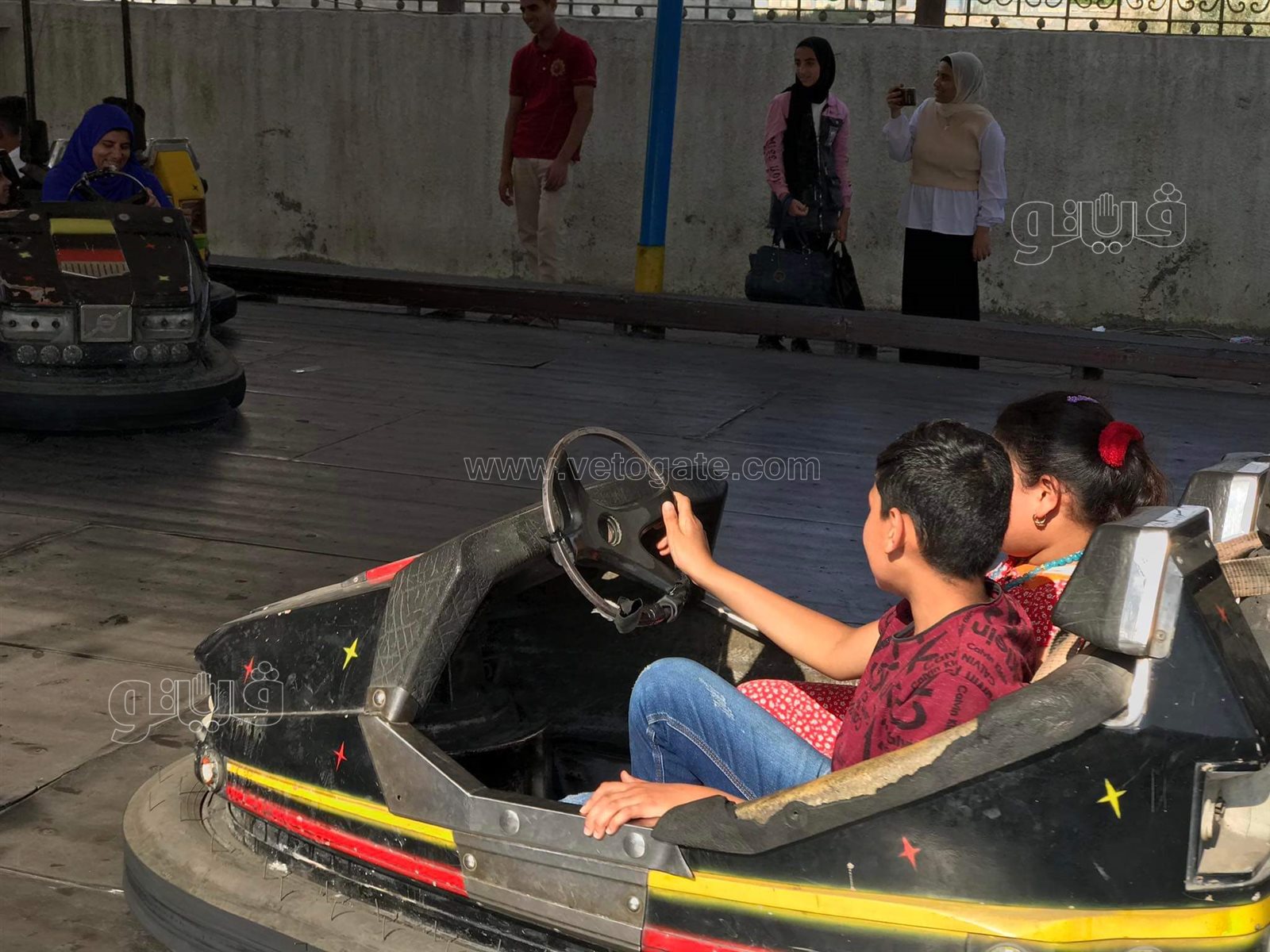 رسم التاتو وأقنعة الحيوانات والملاهي أبرز مظاهر الفرحة في الحديقة اليابانية (11)