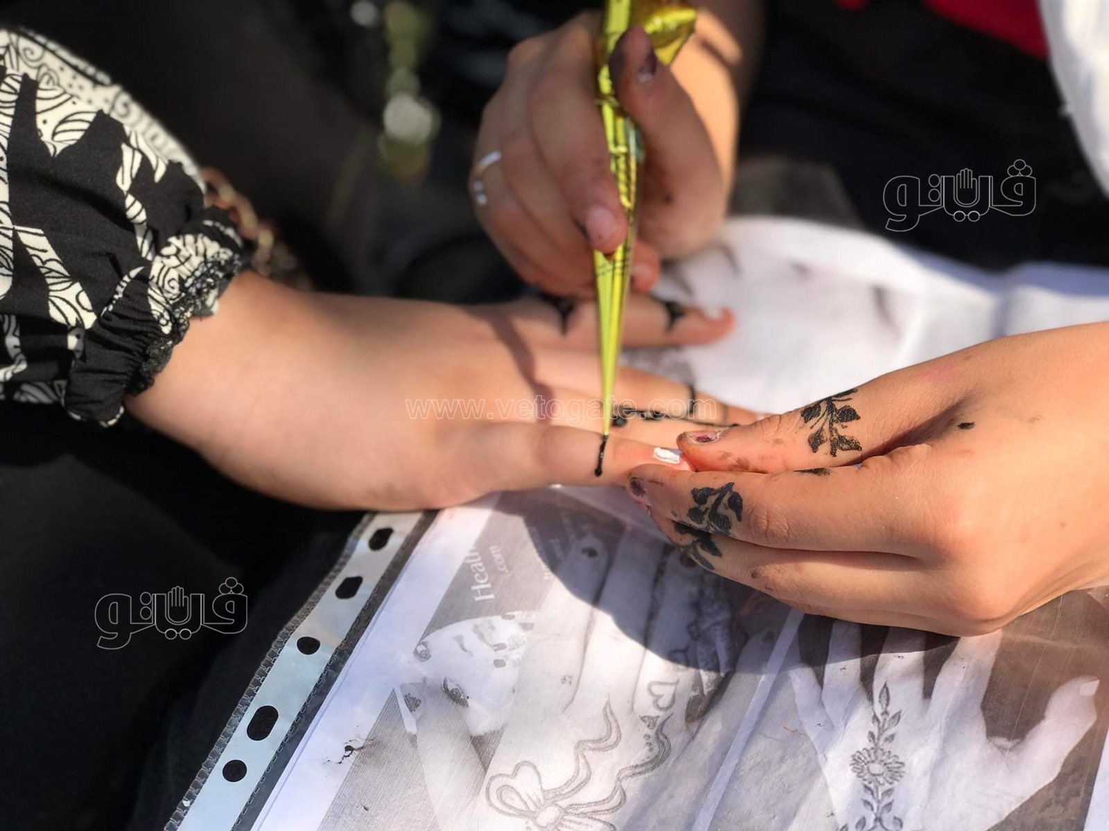 رسم التاتو وأقنعة الحيوانات والملاهي أبرز مظاهر الفرحة في الحديقة اليابانية (13)