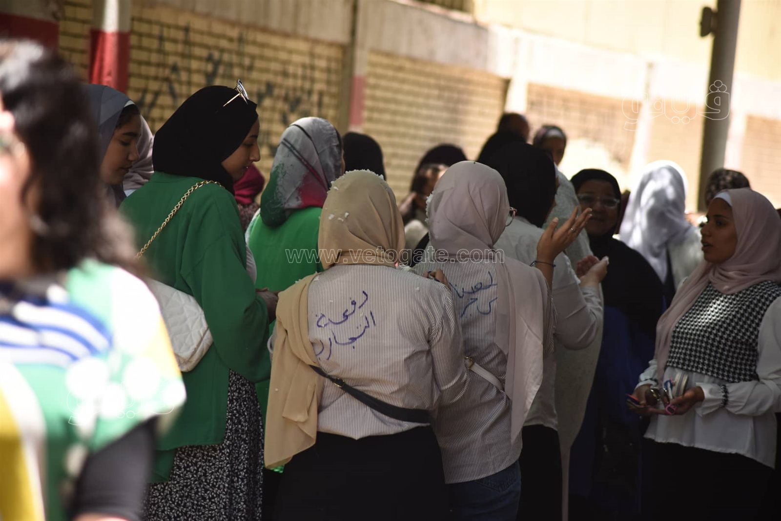 بالزغاريد.. احتفالات طلاب الثانوية العامة بعد انتهاء أخر أيام الإمتحانات (2)