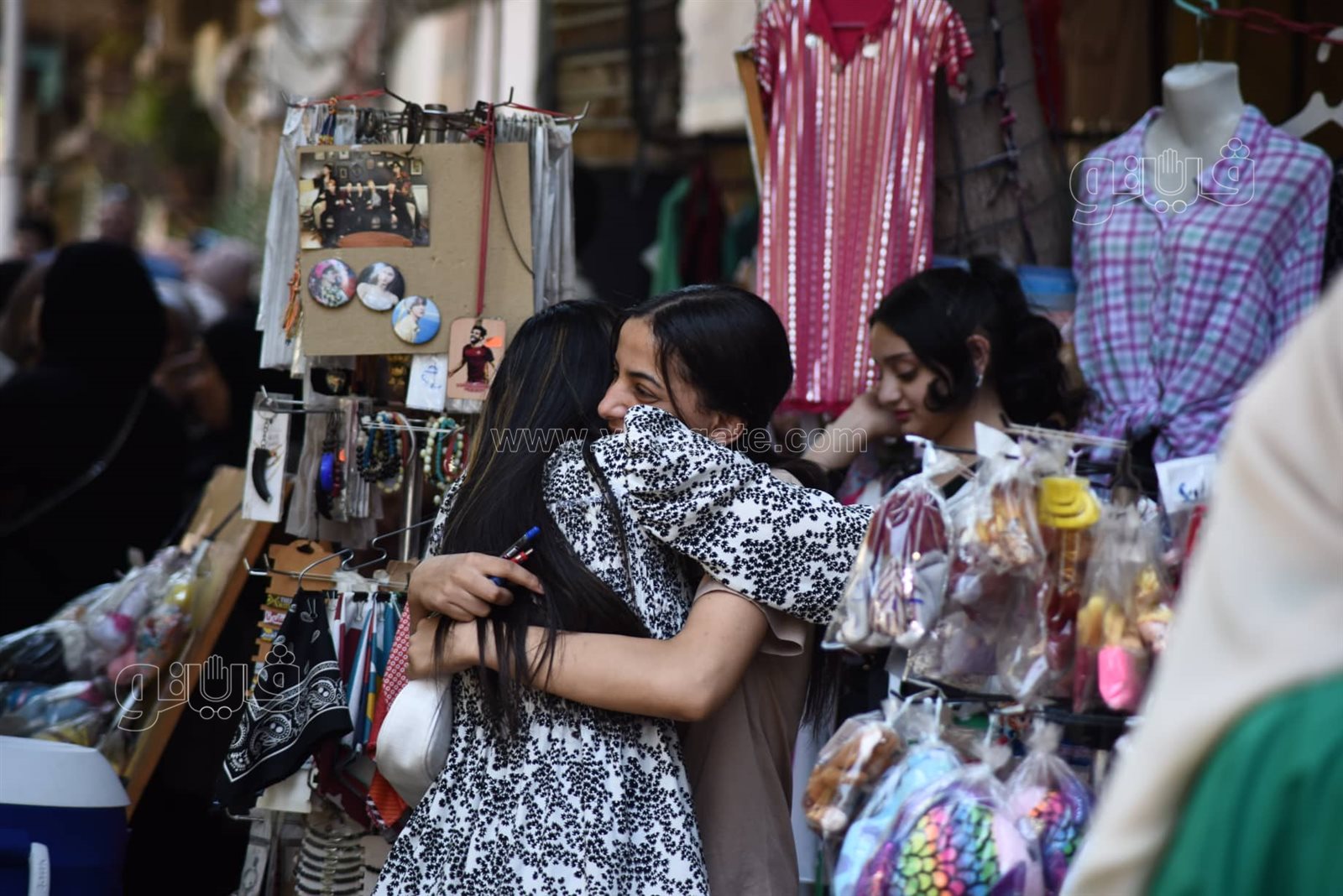 بالزغاريد.. احتفالات طلاب الثانوية العامة بعد انتهاء أخر أيام الإمتحانات (6)