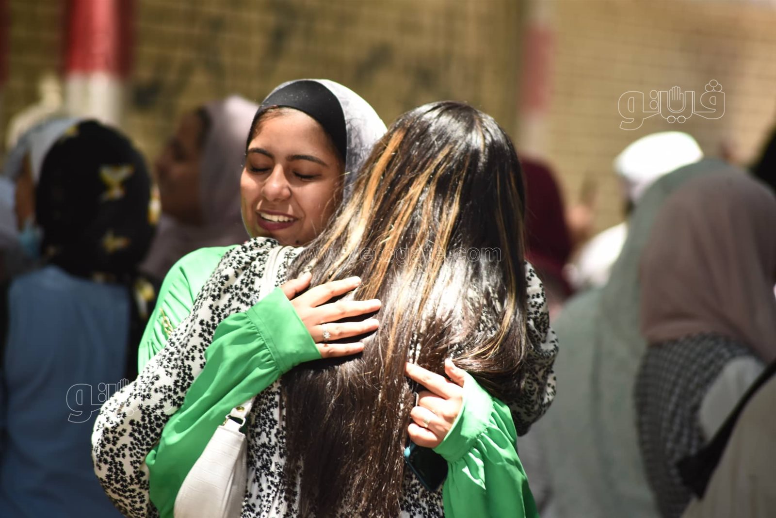 بالزغاريد.. احتفالات طلاب الثانوية العامة بعد انتهاء أخر أيام الإمتحانات (10)