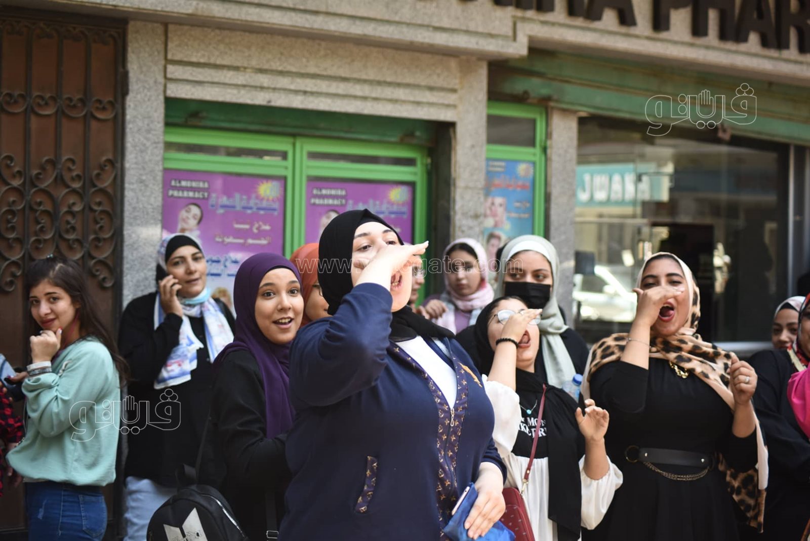 بالزغاريد.. احتفالات طلاب الثانوية العامة بعد انتهاء أخر أيام الإمتحانات (16)