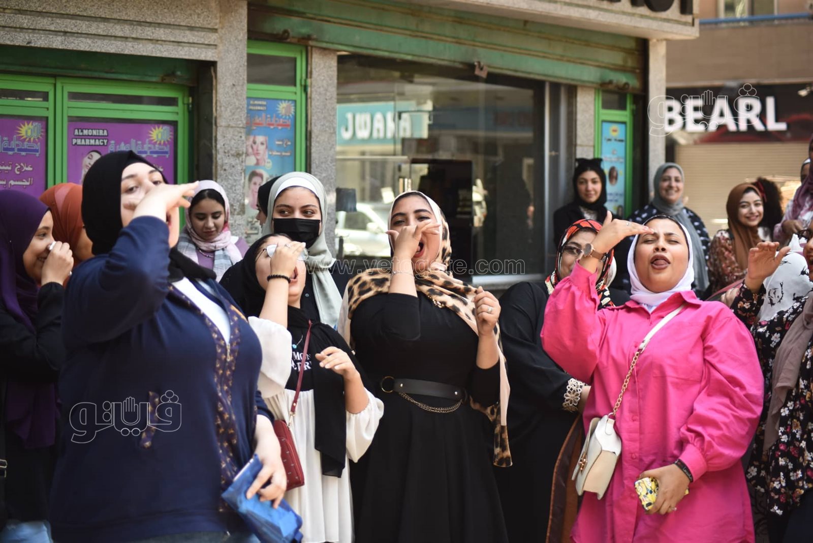 بالزغاريد.. احتفالات طلاب الثانوية العامة بعد انتهاء أخر أيام الإمتحانات (17)