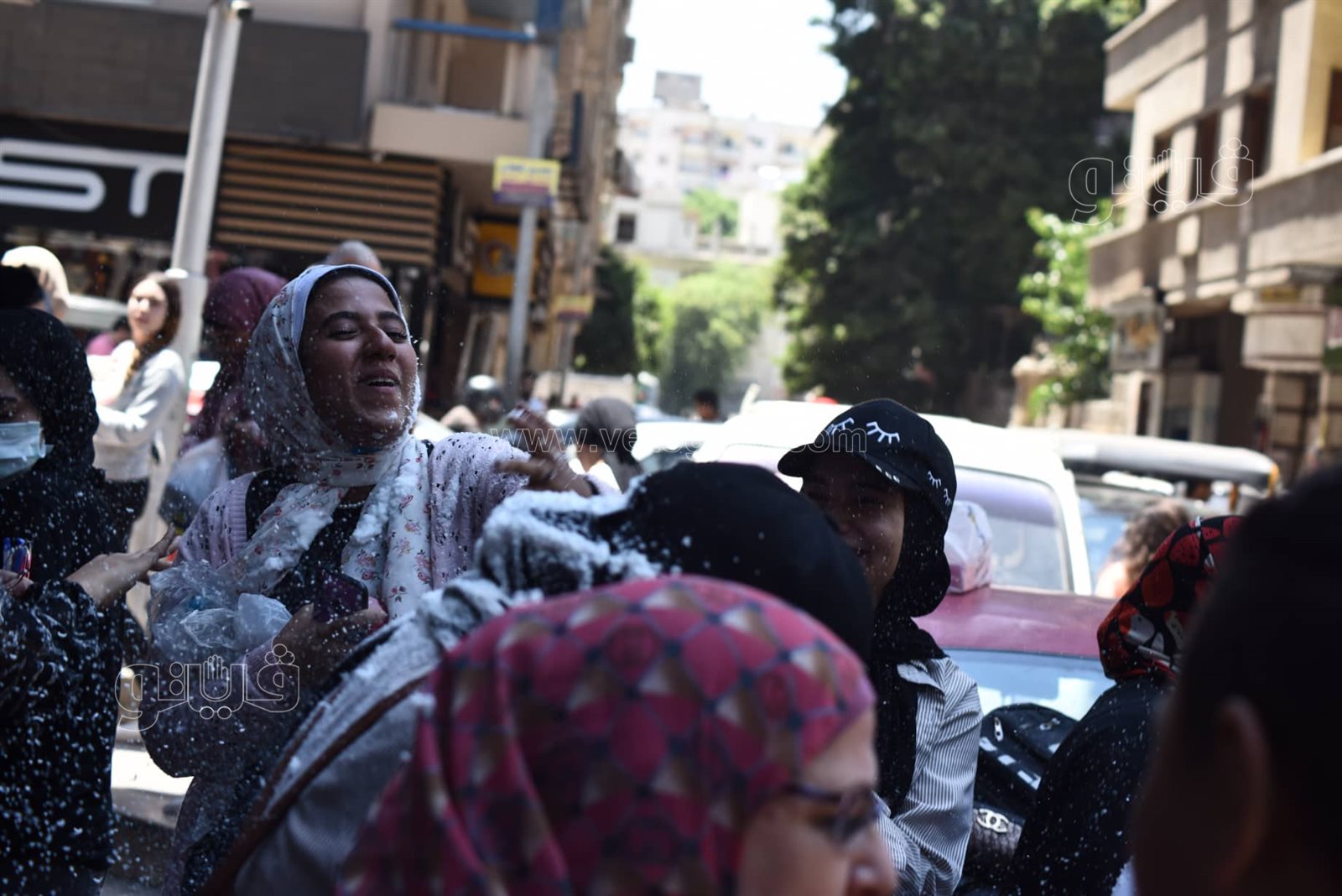 بالزغاريد.. احتفالات طلاب الثانوية العامة بعد انتهاء أخر أيام الإمتحانات (13)