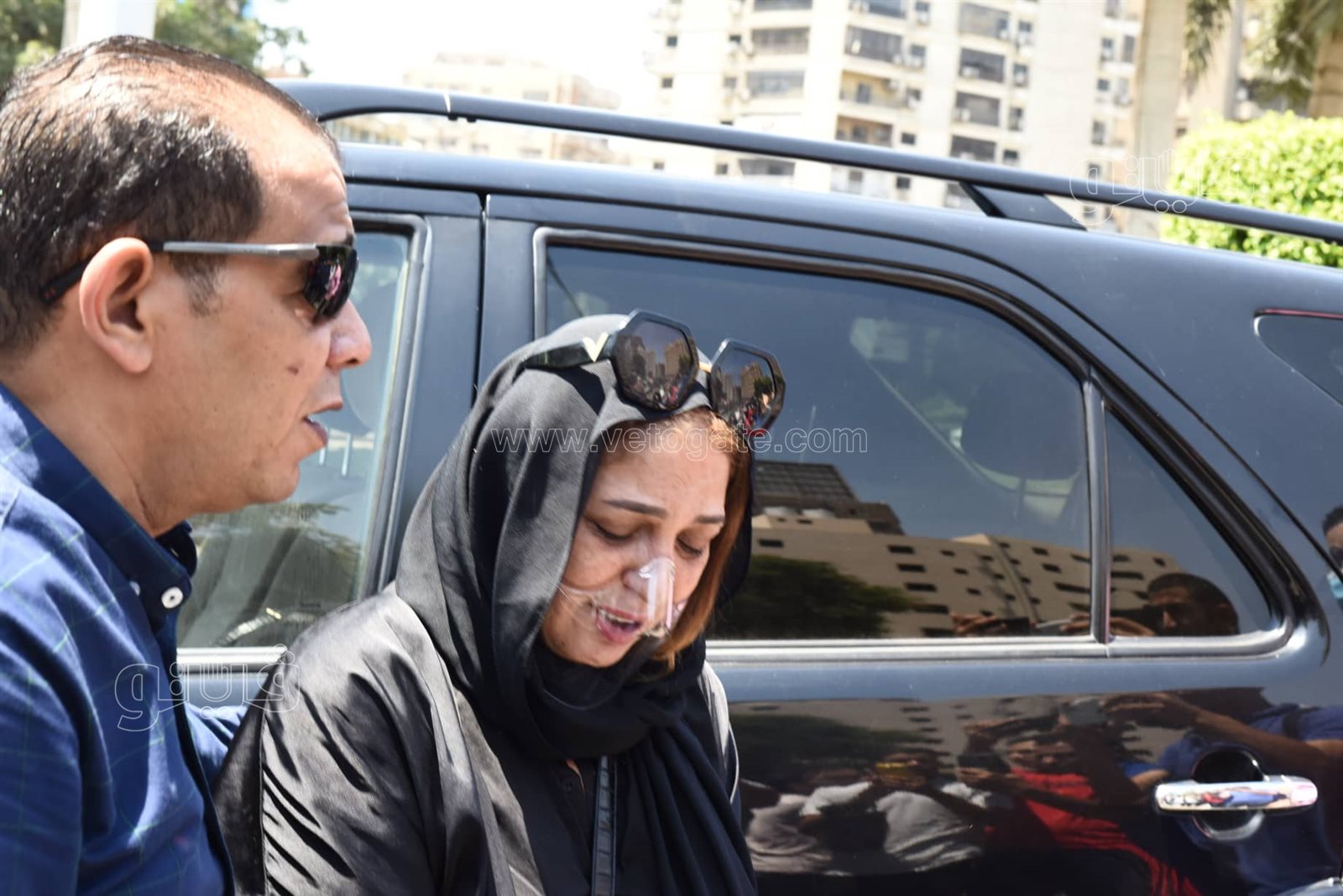 انهيار نهلة سلامة أثناء تشييع جثمان والدتها (1)