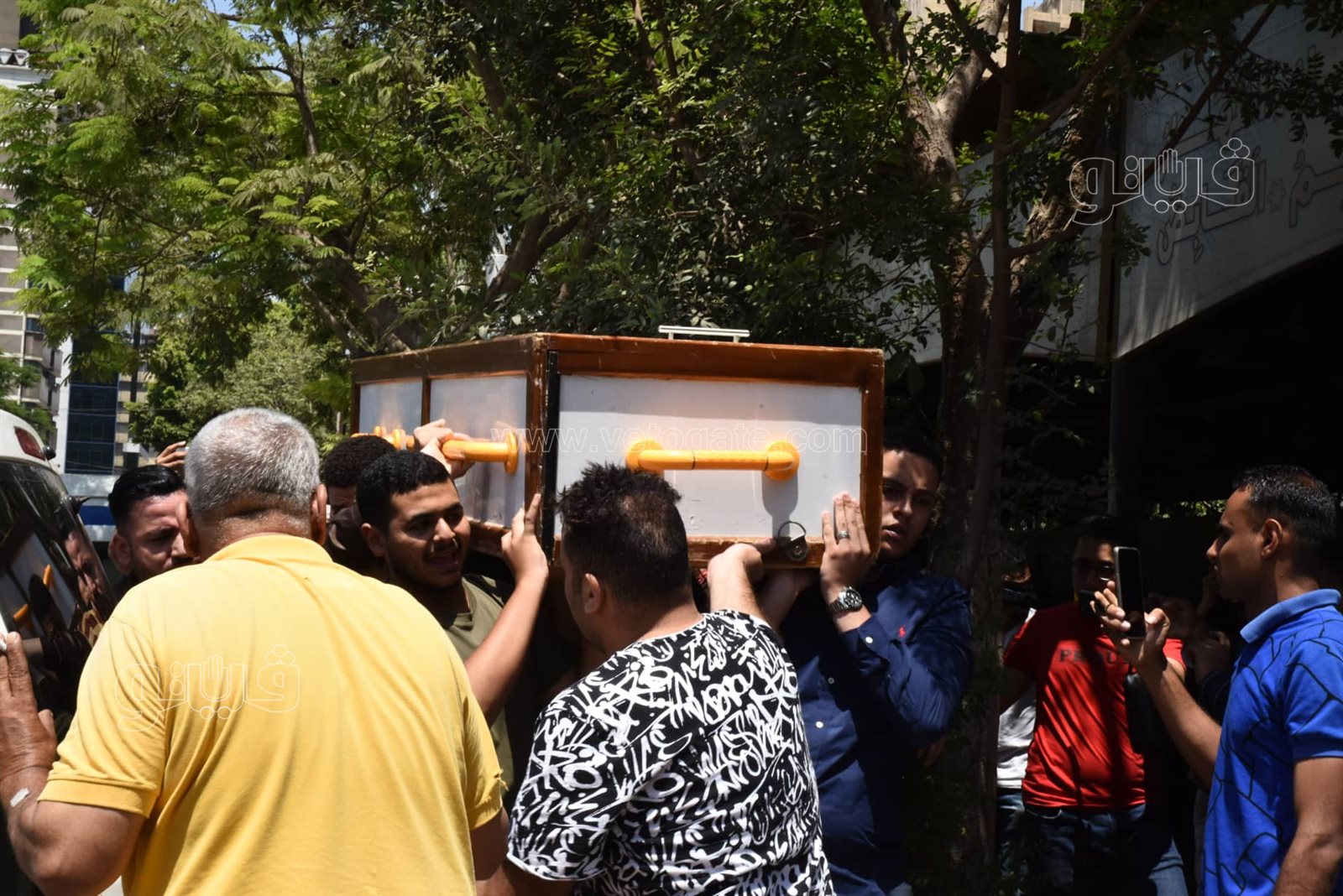 تشييع جثمان والدة نهلة سلامة وسط غياب للفنانين (1)