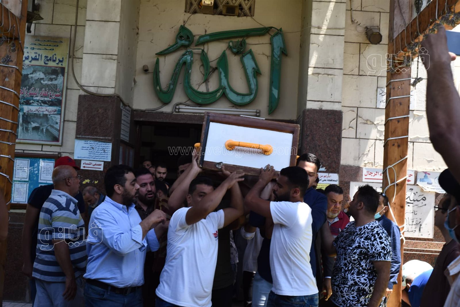 تشييع جثمان والدة نهلة سلامة وسط غياب للفنانين (3)