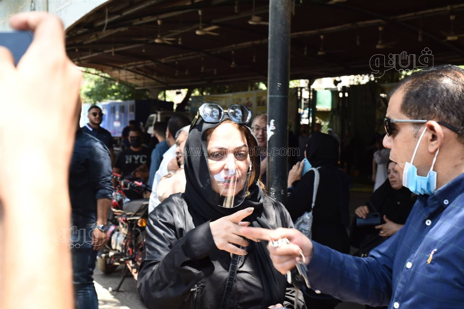 تشييع جثمان والدة نهلة سلامة وسط غياب للفنانين (4)