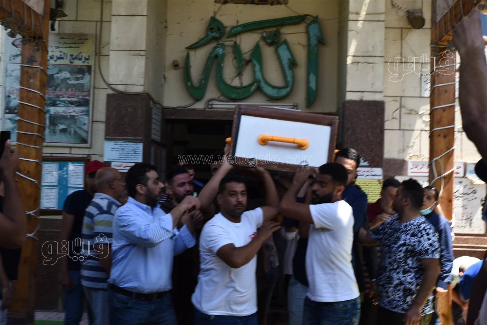 تشييع جثمان والدة نهلة سلامة وسط غياب للفنانين (5)