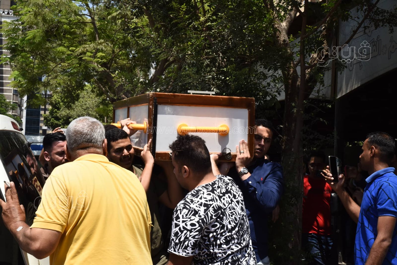 تشييع جثمان والدة نهلة سلامة وسط غياب للفنانين (6)