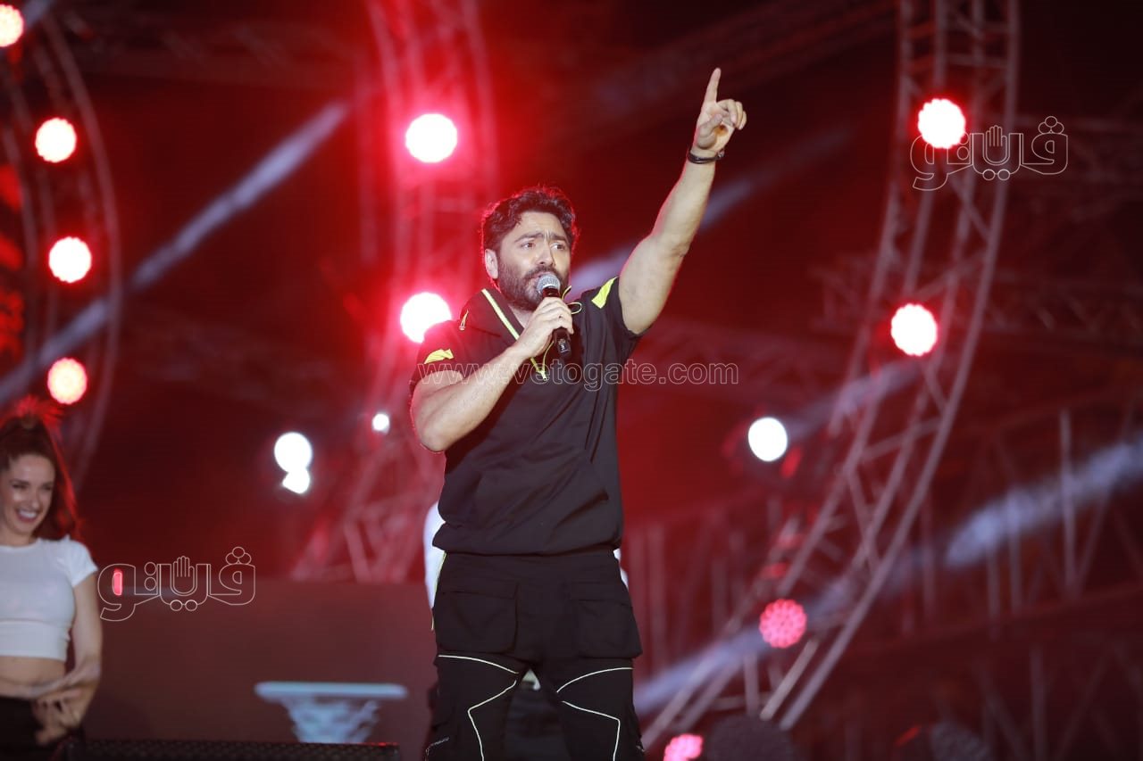  تامر حسني يتالق بحفل جماهيري في إطلاق عشأنجي (9)