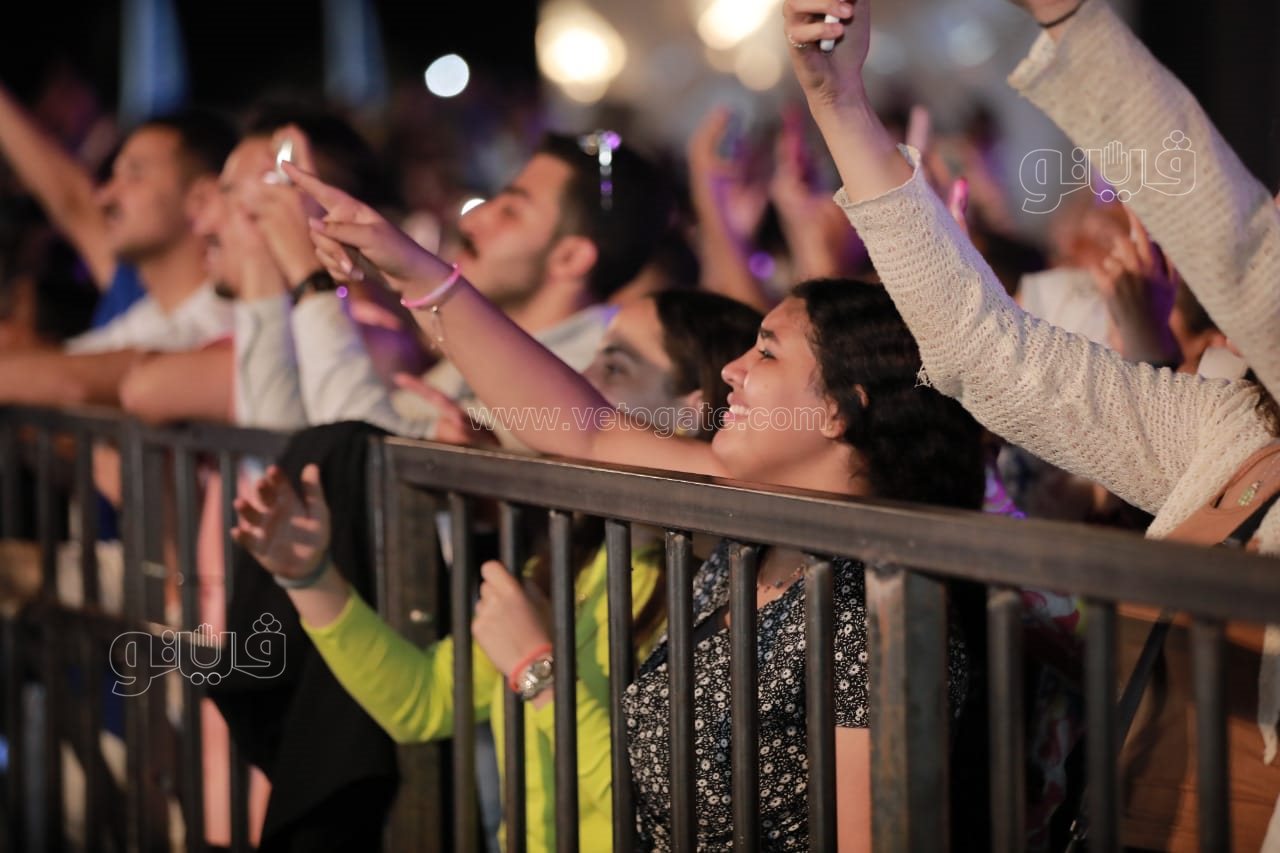  تامر حسني يتالق بحفل جماهيري في إطلاق عشأنجي (15)