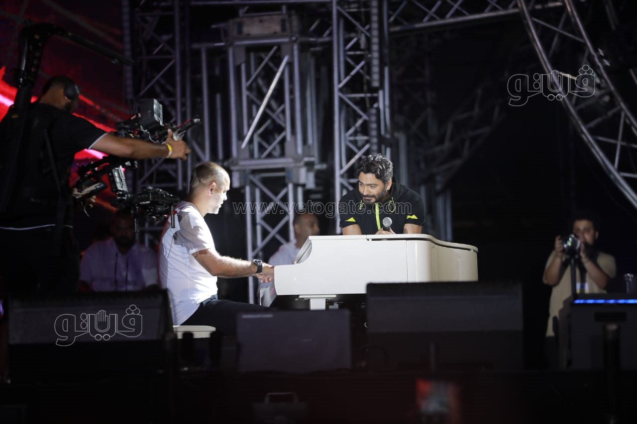  تامر حسني يتالق بحفل جماهيري في إطلاق عشأنجي (20)