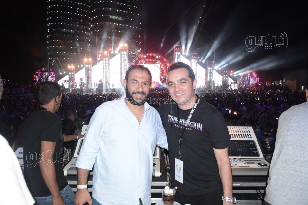  تامر حسني يتالق بحفل جماهيري في إطلاق عشأنجي (38)