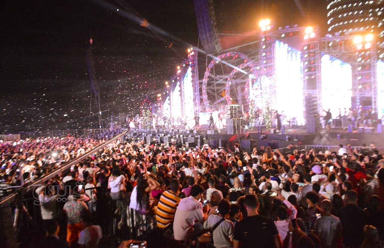  تامر حسني يتالق بحفل جماهيري في إطلاق عشأنجي (39)