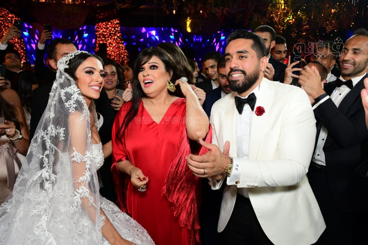 نجوم الفن والمشاهير في زفاف ابنة عصام إمام شقيق الزعيم (16)