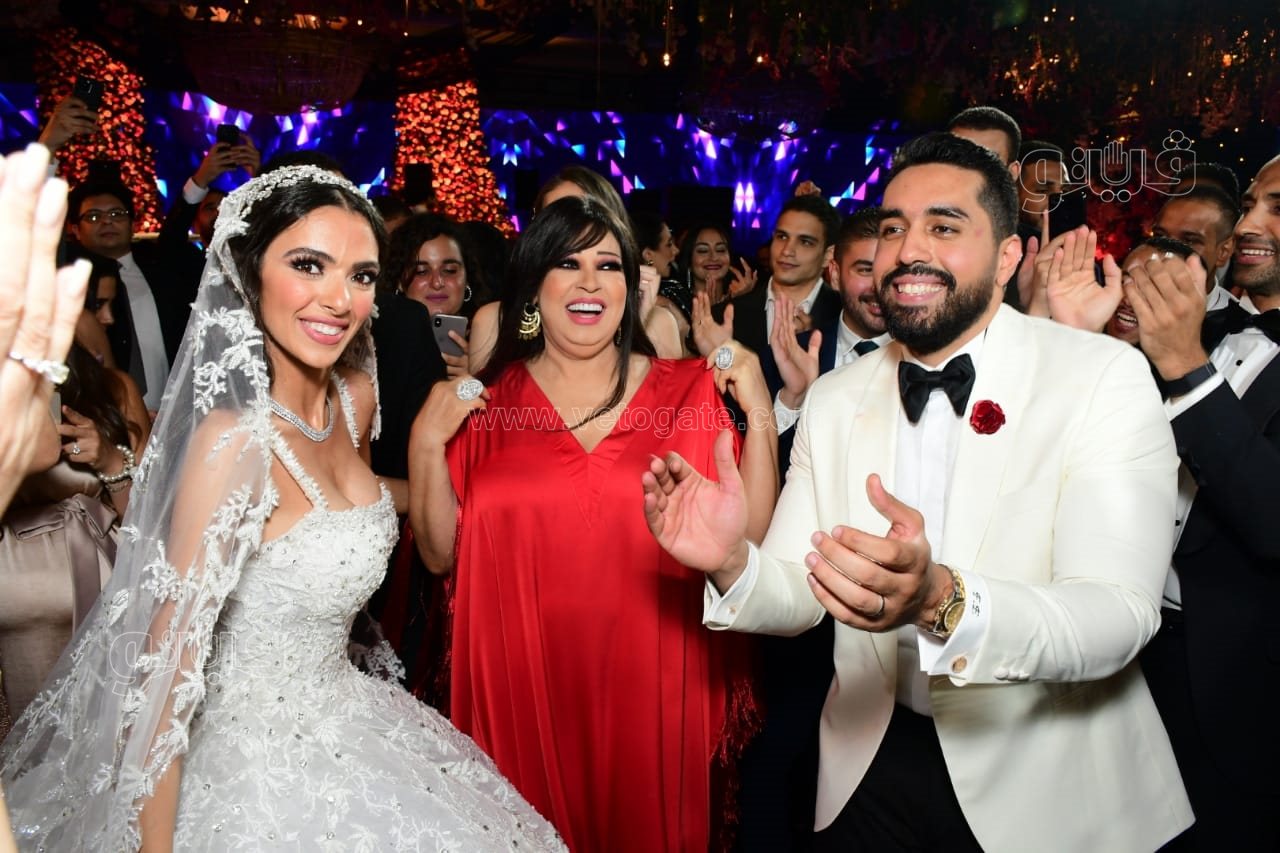 نجوم الفن والمشاهير في زفاف ابنة عصام إمام شقيق الزعيم (20)