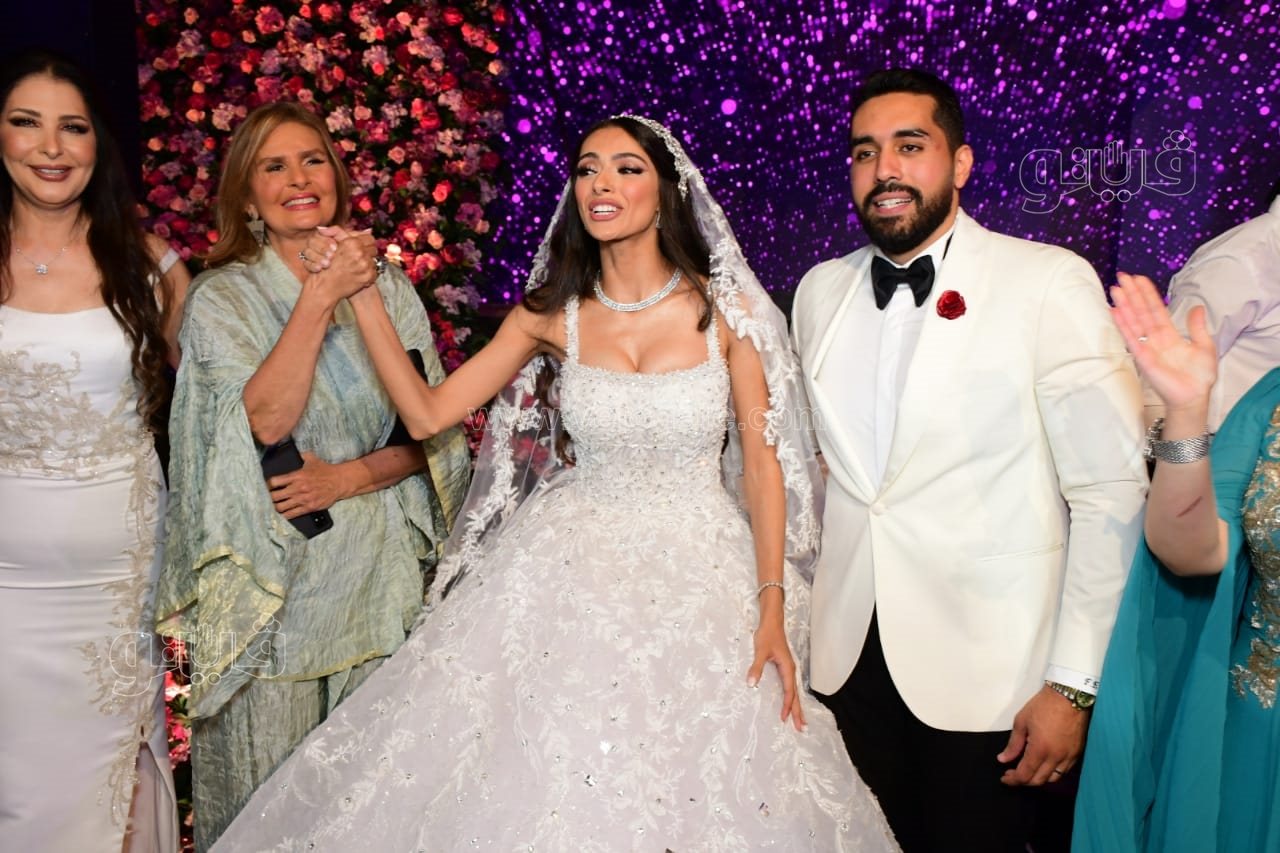 نجوم الفن والمشاهير في زفاف ابنة عصام إمام شقيق الزعيم (51)