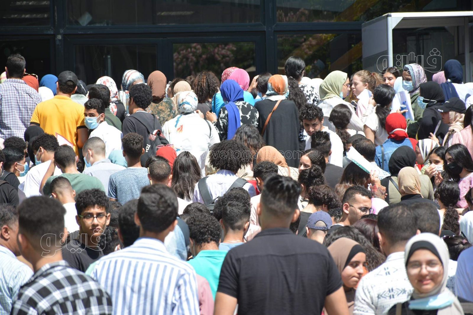 زحام طلاب الثانوية أمام كلية الإعلام بجامعة القاهرة لأداء امتحان القدرات (15)