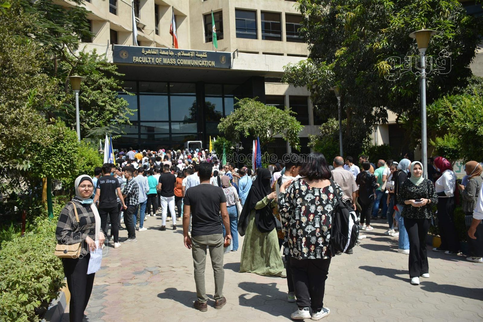 زحام طلاب الثانوية أمام كلية الإعلام بجامعة القاهرة لأداء امتحان القدرات (19)