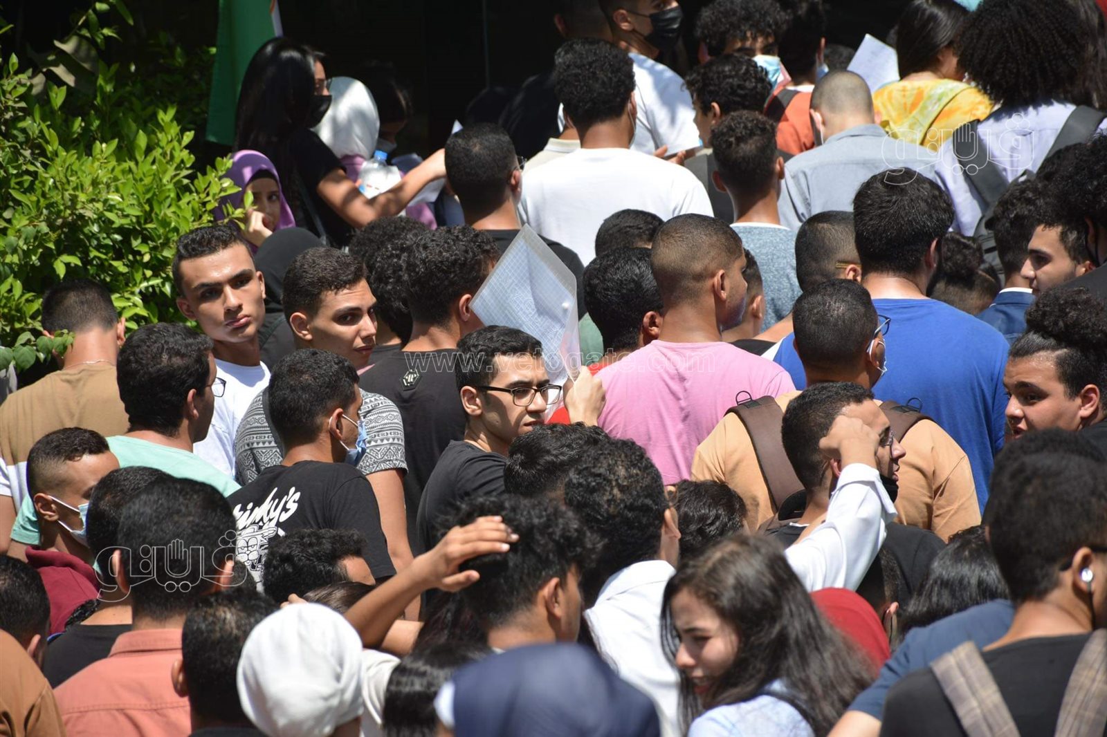 زحام طلاب الثانوية أمام كلية الإعلام بجامعة القاهرة لأداء امتحان القدرات (24)