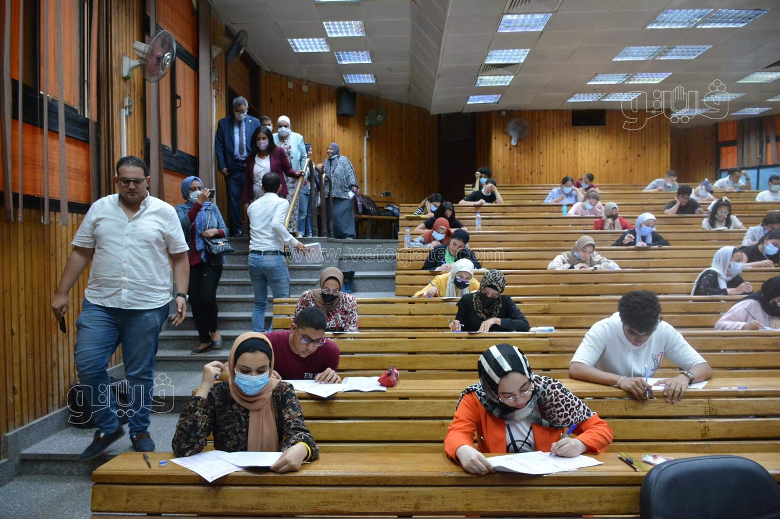 عميد إعلام القاهرة تتفقد امتحان القدرات لطلاب الثانوية (17)