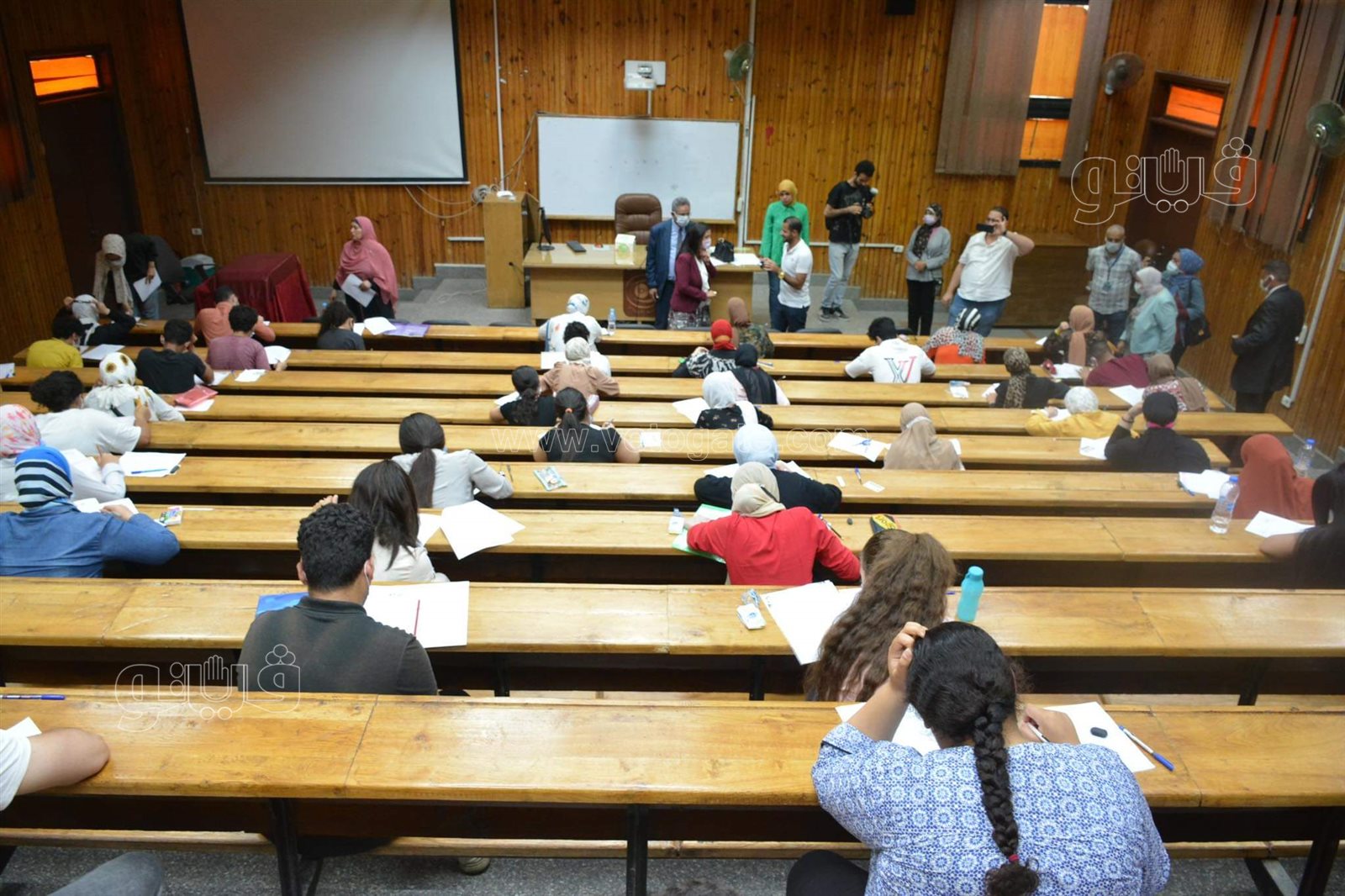 عميد إعلام القاهرة تتفقد امتحان القدرات لطلاب الثانوية (19)