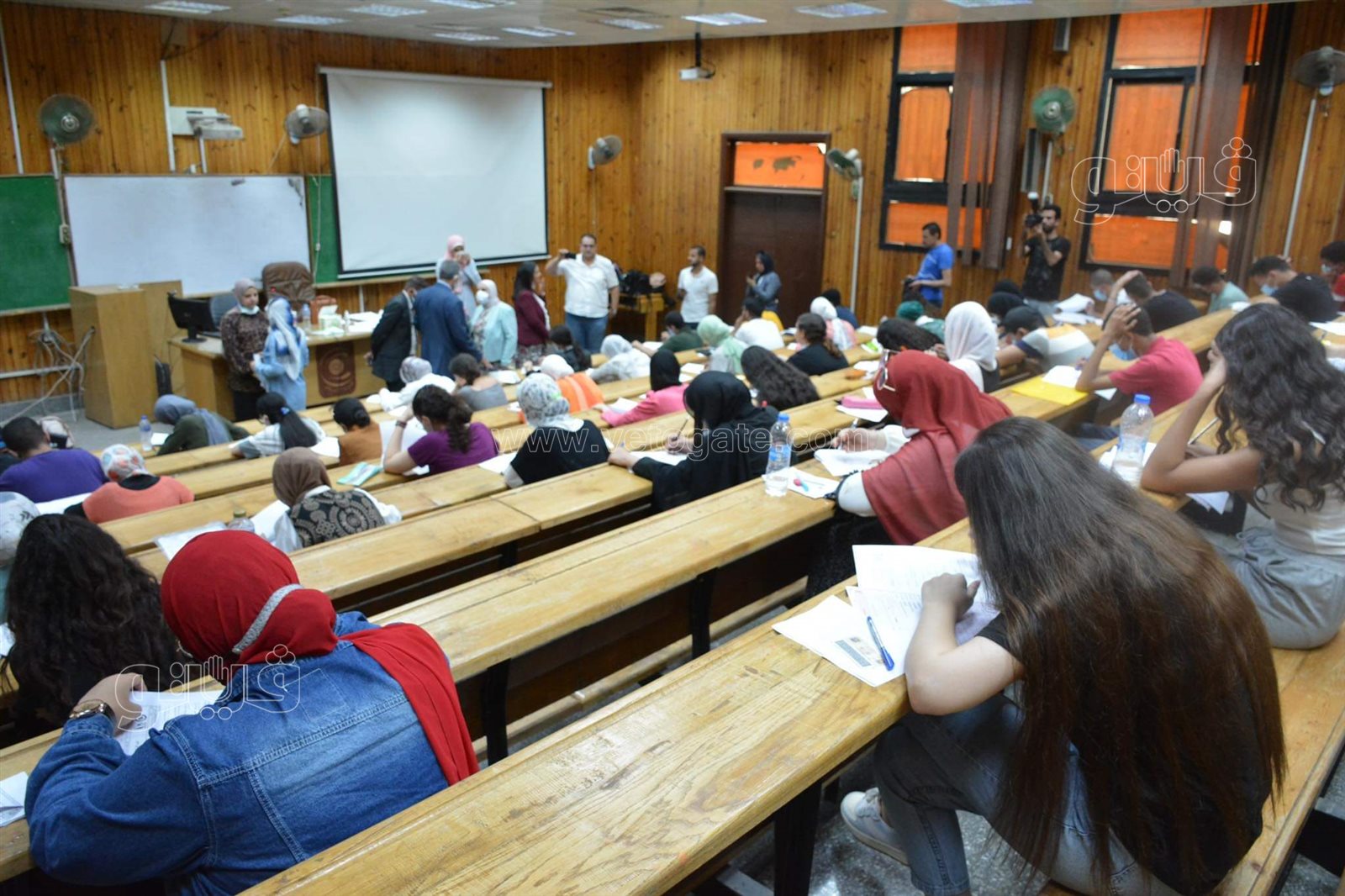 عميد إعلام القاهرة تتفقد امتحان القدرات لطلاب الثانوية (32)