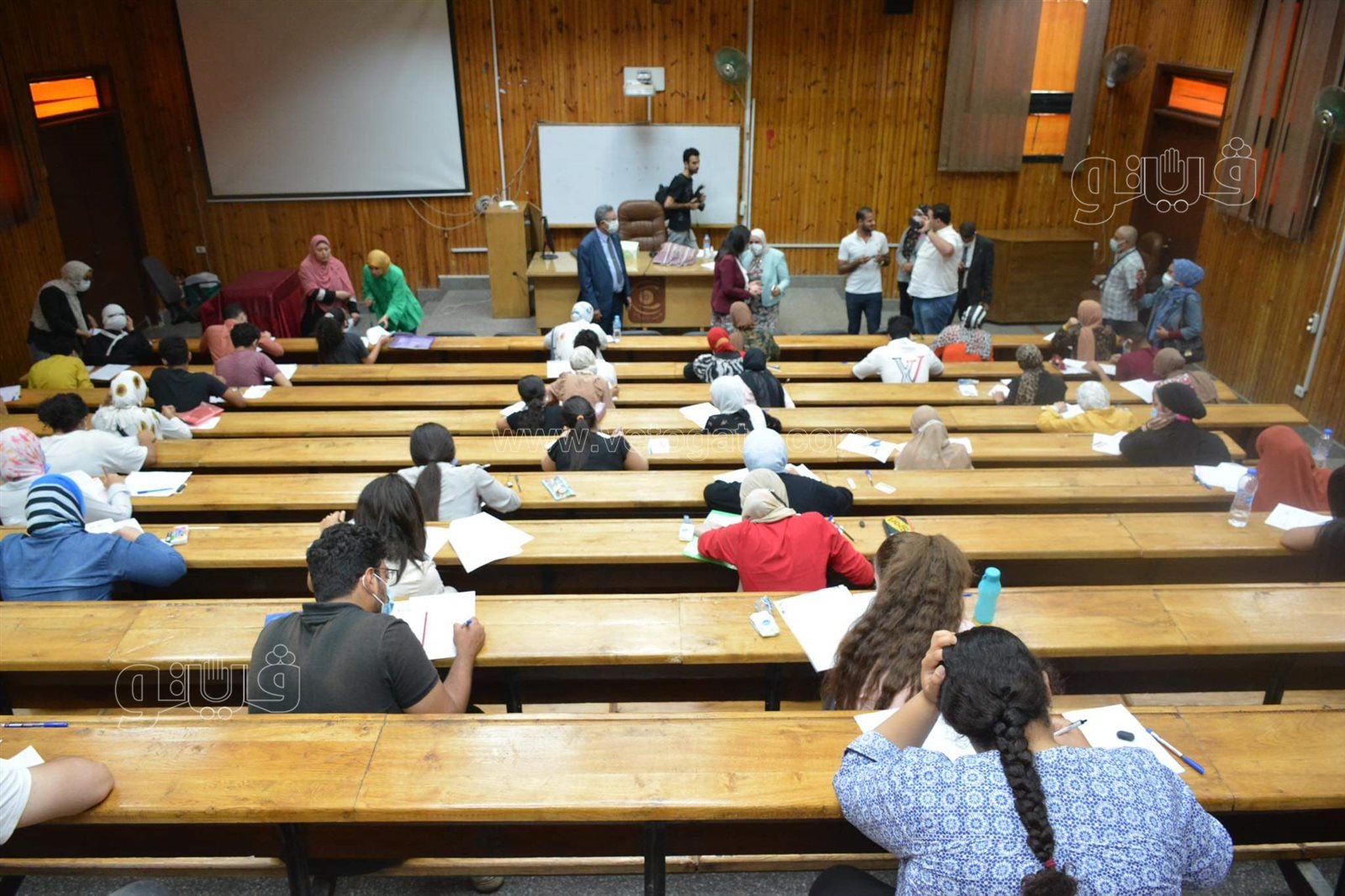 عميد إعلام القاهرة تتفقد امتحان القدرات لطلاب الثانوية (4)