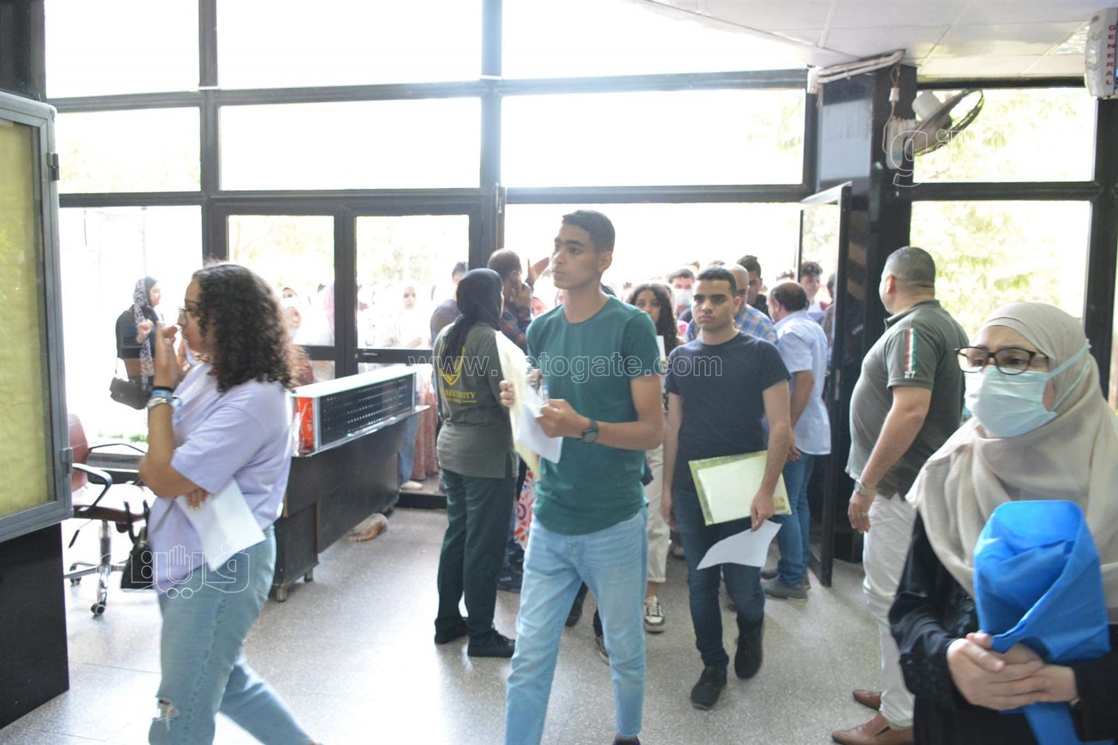 لحظة دخول طلاب الثانوية لأداء اختبارات القدرات بإعلام القاهرة (6)