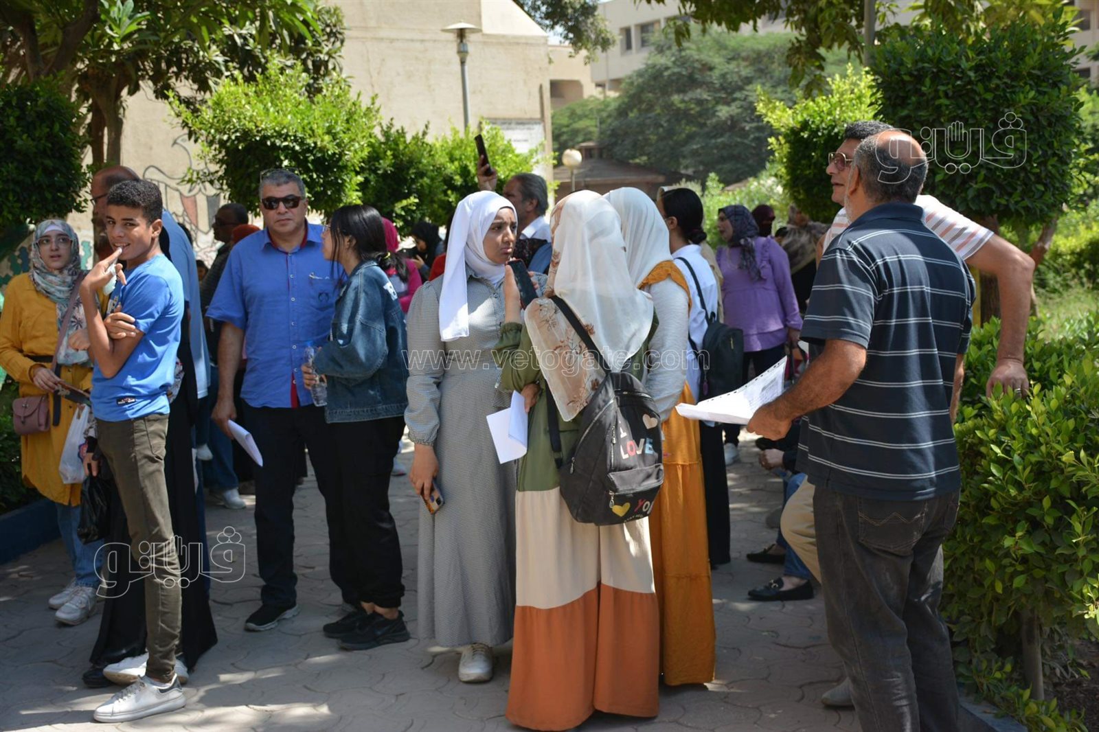 لحظة دخول طلاب الثانوية لأداء اختبارات القدرات بإعلام القاهرة (5)