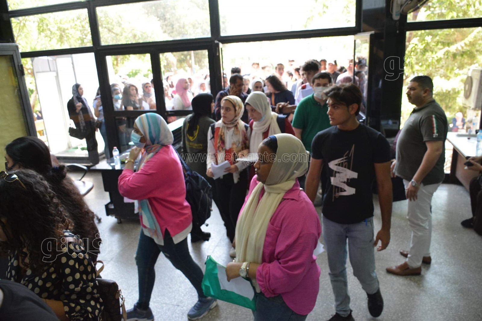 لحظة دخول طلاب الثانوية لأداء اختبارات القدرات بإعلام القاهرة (9)