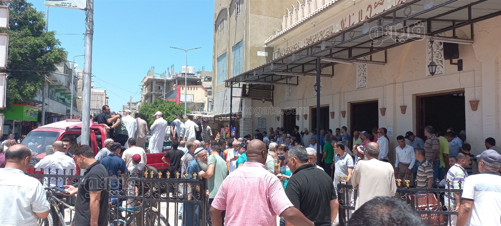 طاهر أبو زيد يشيع جثمان زوجته من مسجد الرفاعى بالعريش  (2)